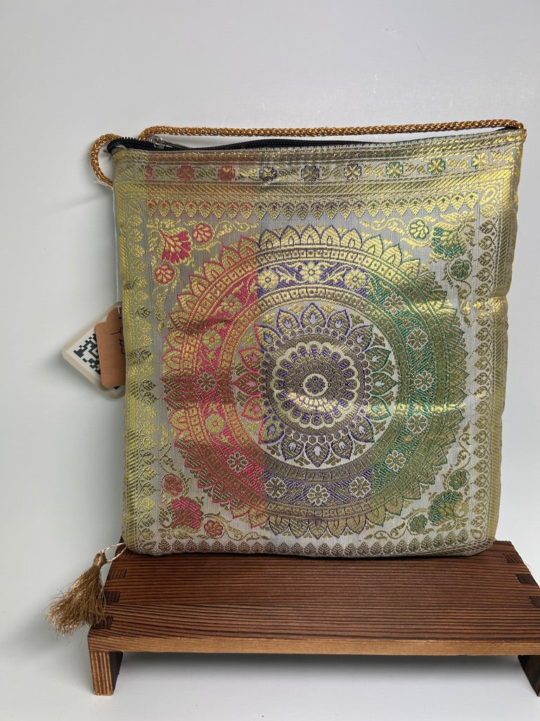 Crossbody Bag – Latte & Gold